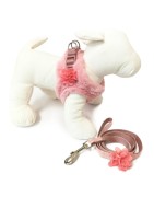 Harnais pour petit chien avec fleur et fourrure rose poudré et laisse assortie