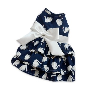 Robe bleue et cygnes blanc avec gros nœud blanc | Petite chienne