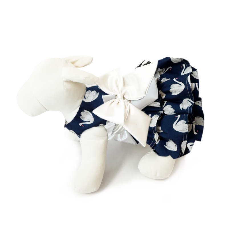 Robe bleue et cygnes blanc avec gros nœud blanc | Petite chienne
